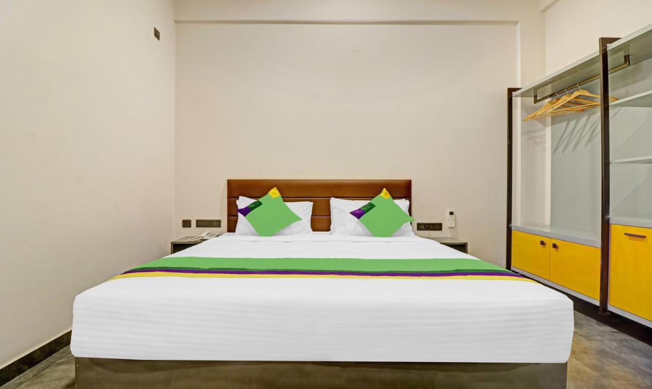 Treebo Grand Vistara Airport Suites Kochi エクステリア 写真