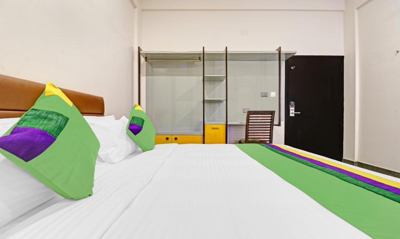 Treebo Grand Vistara Airport Suites Kochi エクステリア 写真