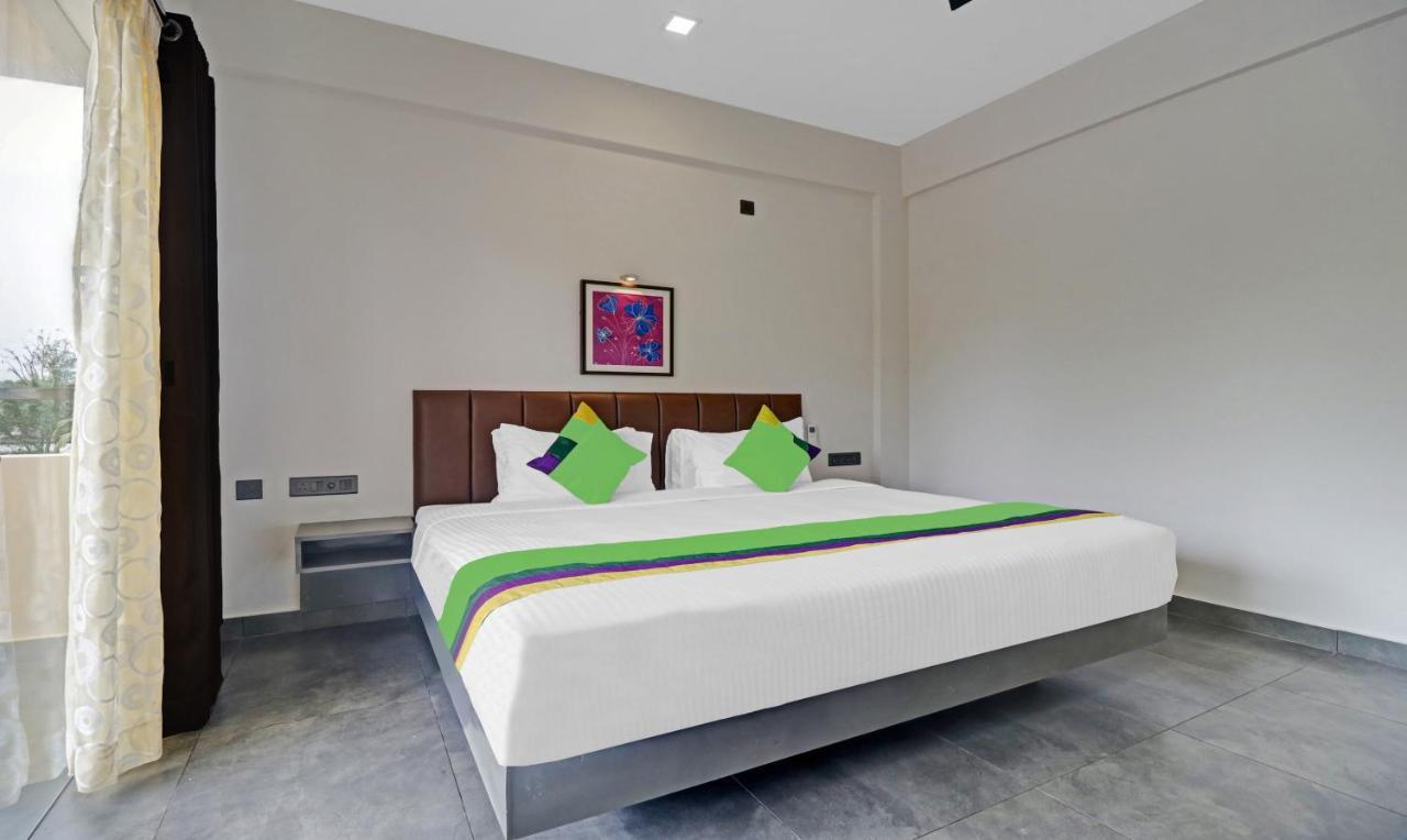 Treebo Grand Vistara Airport Suites Kochi エクステリア 写真
