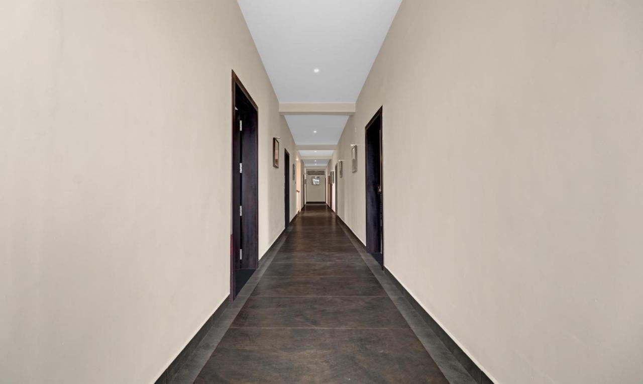 Treebo Grand Vistara Airport Suites Kochi エクステリア 写真