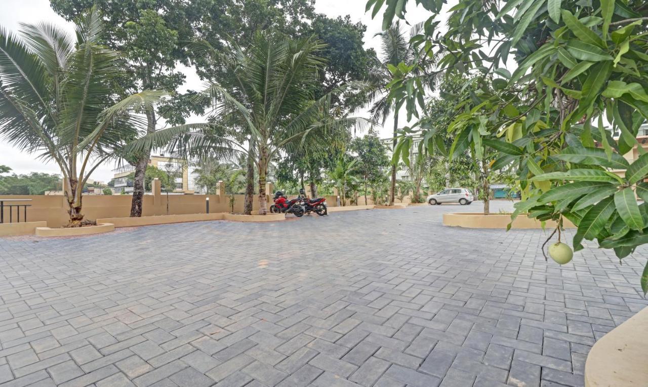 Treebo Grand Vistara Airport Suites Kochi エクステリア 写真