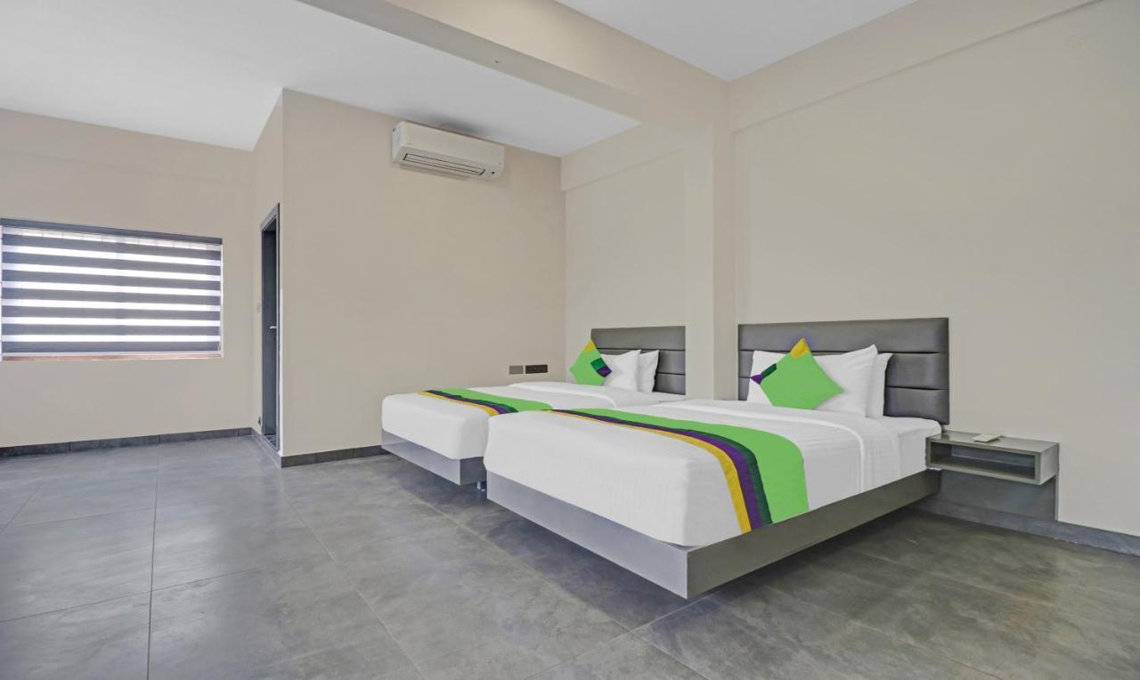 Treebo Grand Vistara Airport Suites Kochi エクステリア 写真