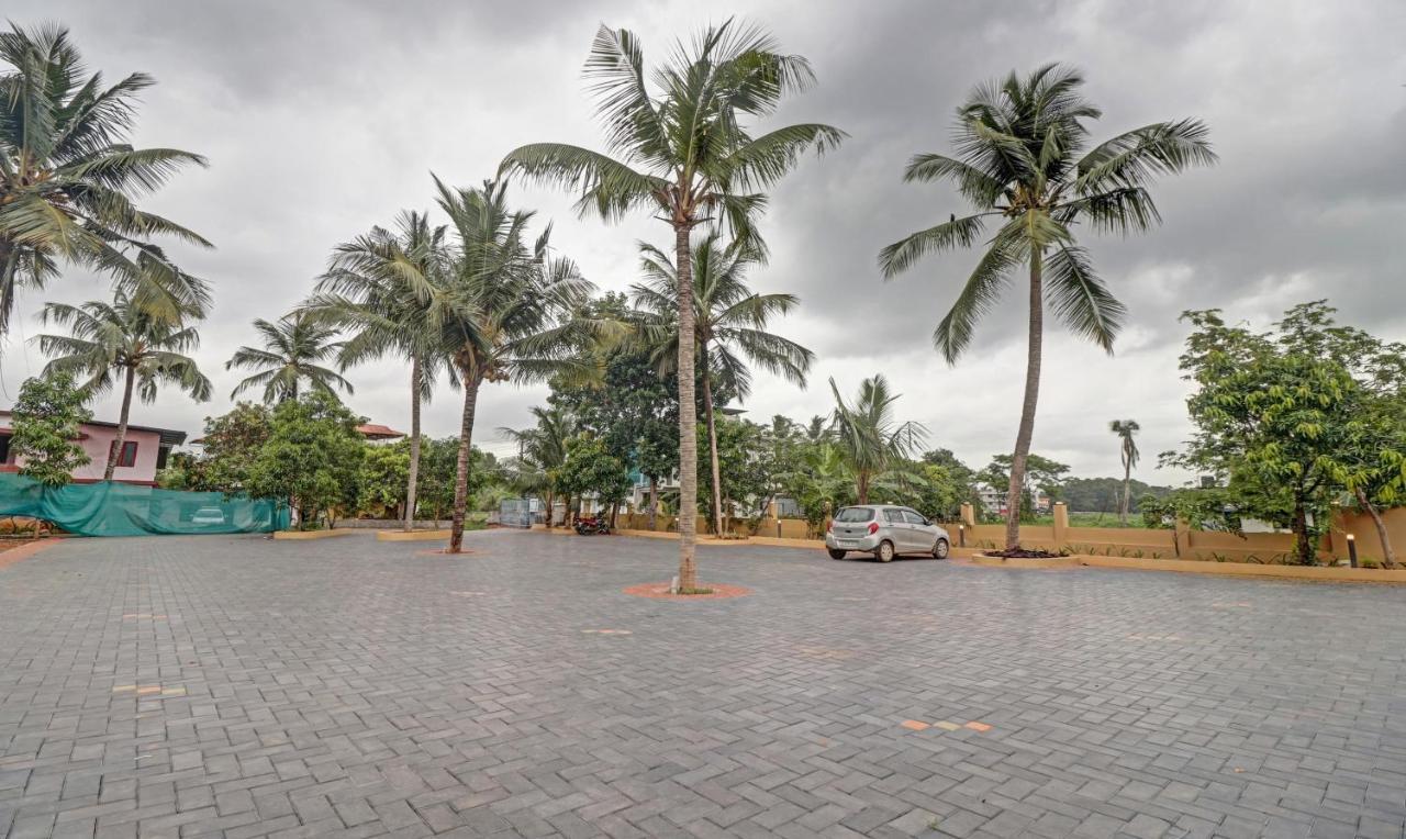 Treebo Grand Vistara Airport Suites Kochi エクステリア 写真